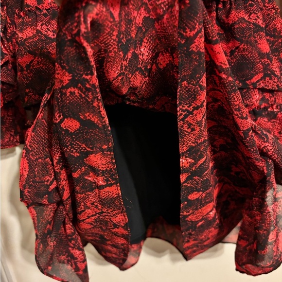 BUFFALO Long Sleeve Ruffled Hem/Collar Red Serpent Size L - Picture 6 of 7